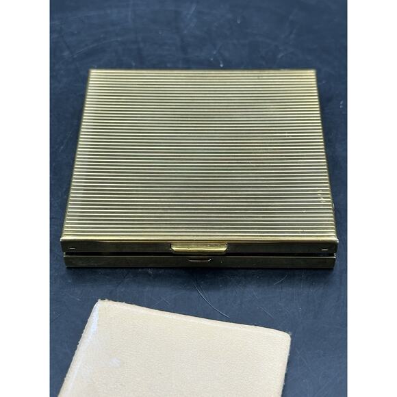 Vintage Volupte 1940's Makeup Compact With Puff Gold Tone Over Brass 3 Inches - Picture 5 of 7
